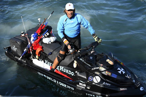 Navegante español da la vuelta al mundo en moto acuática