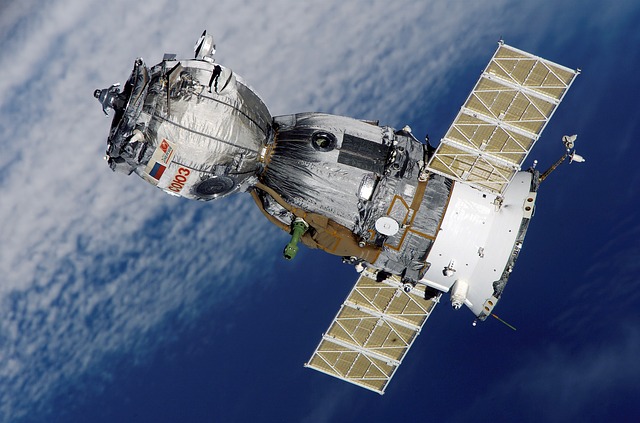 Nave espacial Crew Dragon de SpaceX se acopla a EEI