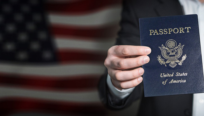 EE.UU. da marcha atrás a suspensión de visas para estudiantes internacionales