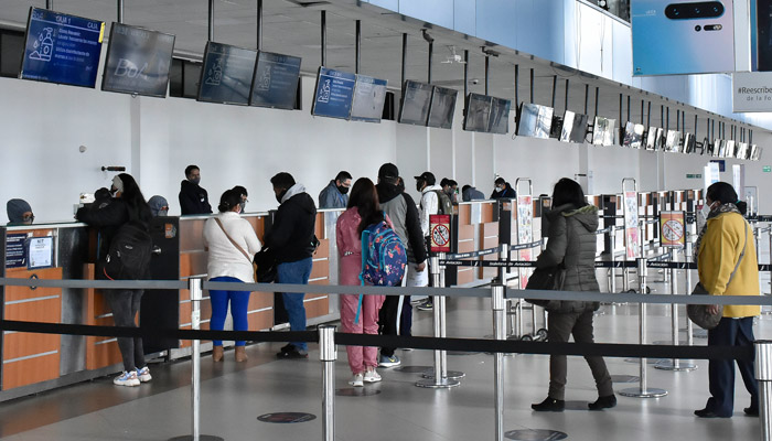 Bolivia repone vuelos internacionales tras cuarentena