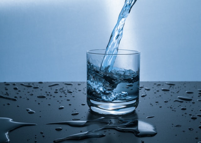 Por qué tomar agua de botellones no es tan saludable como creías