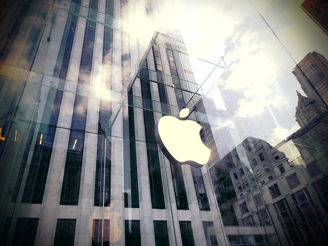 Apple, primera empresa de EE.UU. que cotiza 2.000 millones de dólares