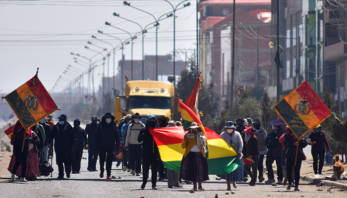Sindicatos de Bolivia deciden continuar bloqueo de carreteras