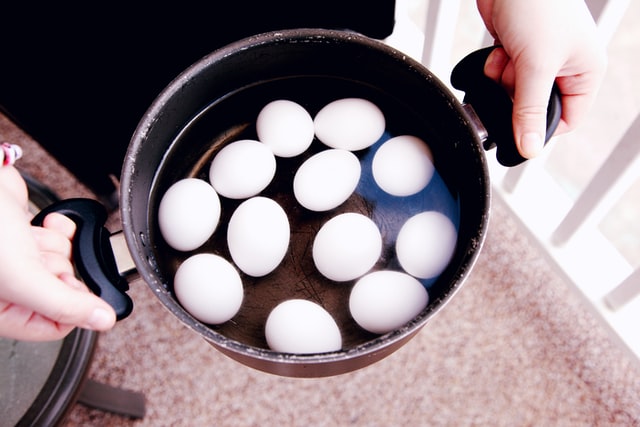 Descubre cuándo es peligroso comer huevos cocidos