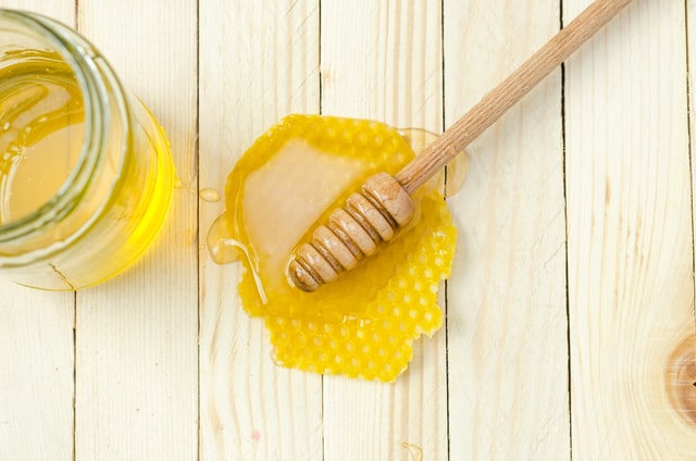 La miel es más efectiva para tratar los resfriados