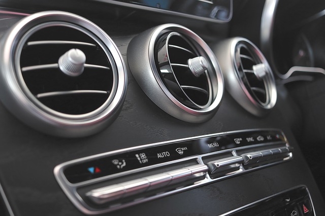 ¿Huele mal el aire acondicionado de tu auto?