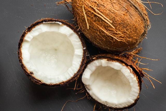 Los cinco beneficios del coco que quizás no conocías