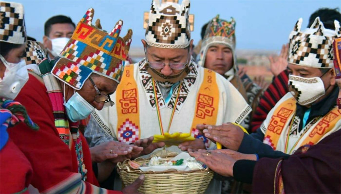 Arce y Choquehuanca reciben bastón de mando indígena de Bolivia
