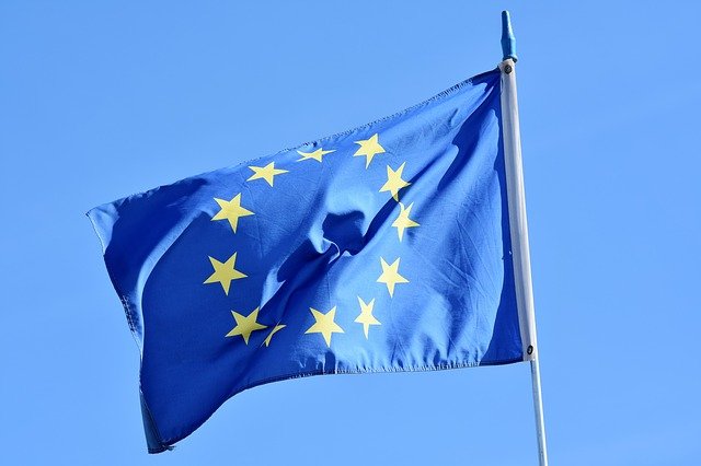 UE comprará alrededor de 300 millones de dosis de vacuna