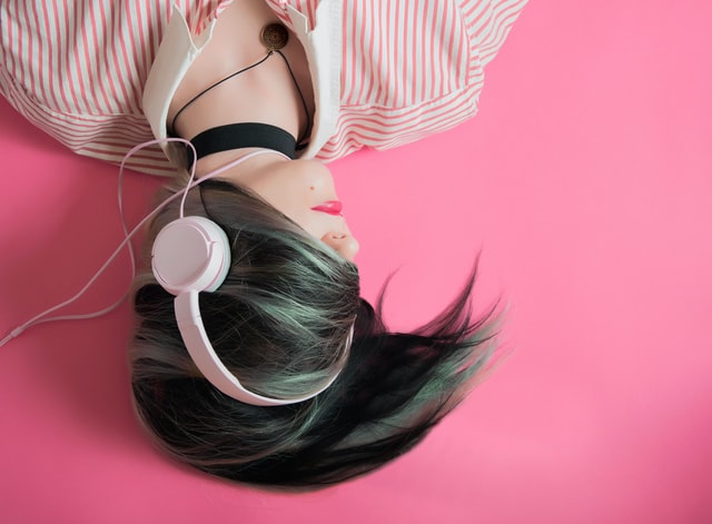 Científicos descubren por qué escuchar música causa escalofríos