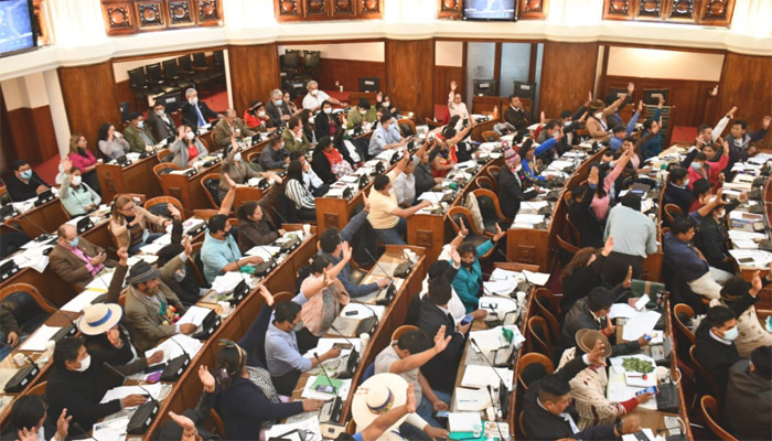 Diputados, empresarios y expertos aplauden ley de reintegro del IVA en Bolivia