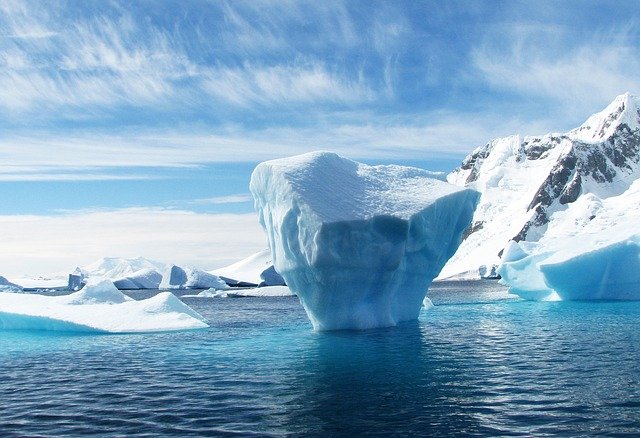 El iceberg más grande del mundo se parte en dos