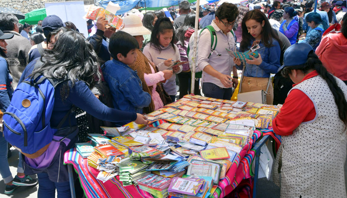 Feria tradicional de miniaturas Alasita se abre paso en Bolivia